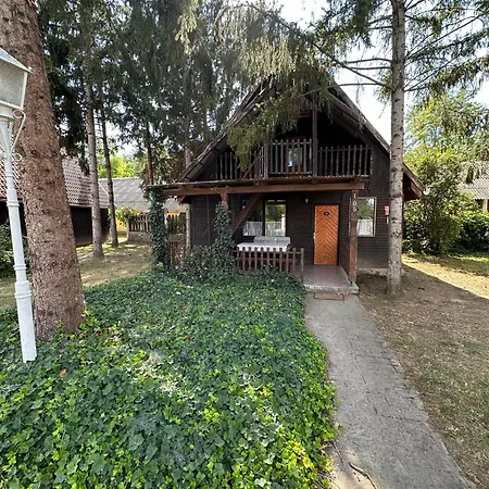 2 Haloszobas Vendeghaz Holiday home Balatonboglar